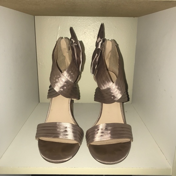 Gorgeous mauve/nude colored heel!! - Picture 3 of 5